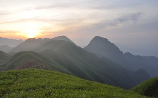 蘑菇传媒视频員工武功山遊記